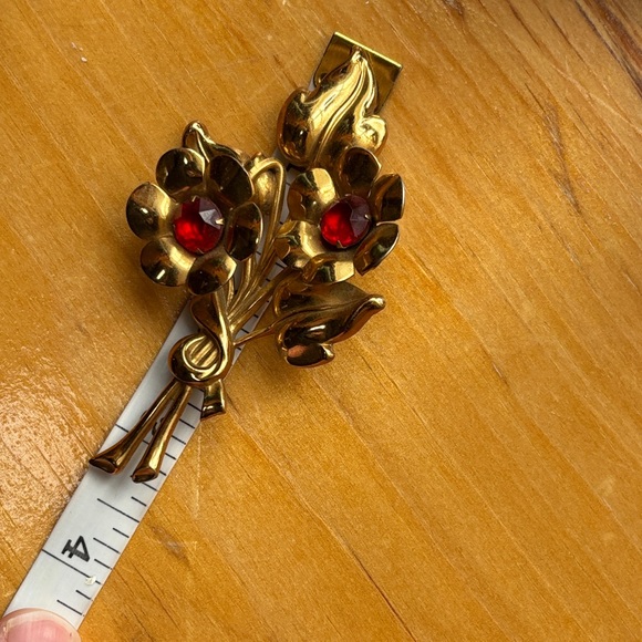 Vintage Coro Floral Brooch with Red Rhinestones - Picture 6 of 6